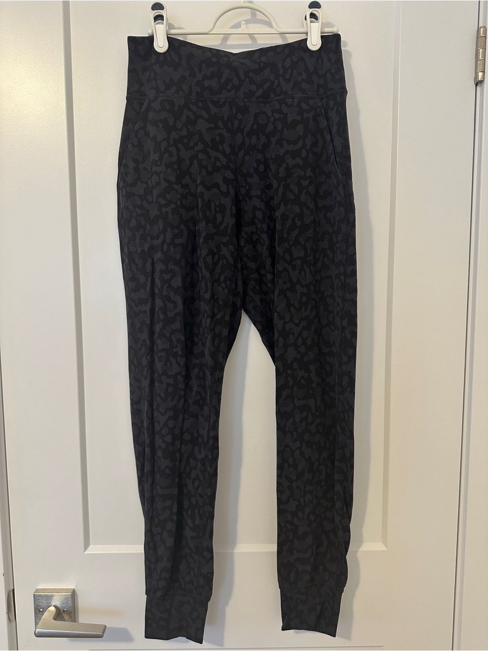 Lululemon Black Animal Print Align Joggers Size 6 Women’s